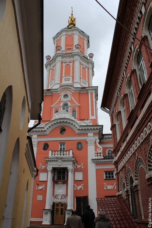 Меншикова башня, Церковь Архангела Гавриила на Чистых прудах в Москве
