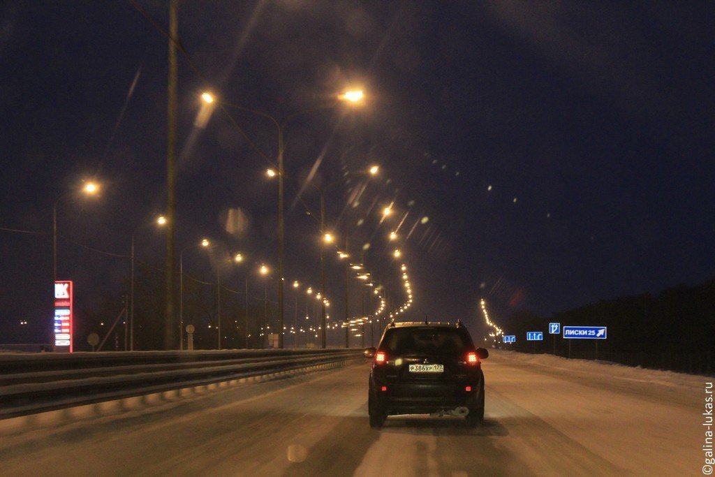 Ночной выезд. Машина ночью на дороге. Дорога ночью из машины. Ночная зимняя трасса из машины. Дорога трасса ночь.