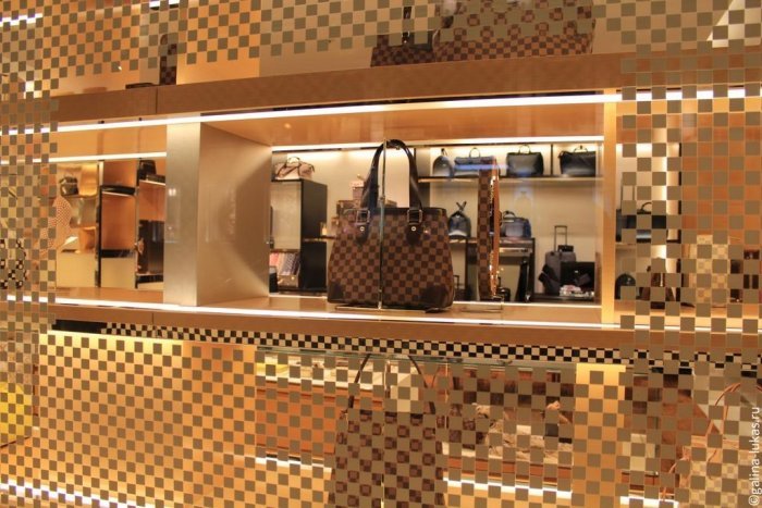 Витрина магазина Louis Vuitton