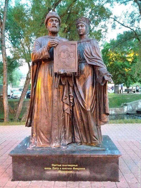 памятник Петру и Февронии в Сергиевом Посаде