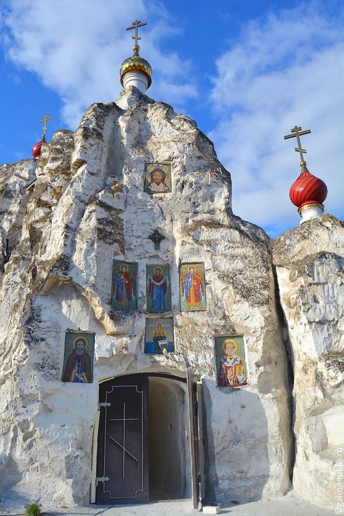 Костомарово женский монастырь отзывы. Костомаровский Спасский монастырь. Костомарово Воронежская область монастырь. Костомарово Воронежская область Дон. Костомаровский Спасский монастырь внутри.