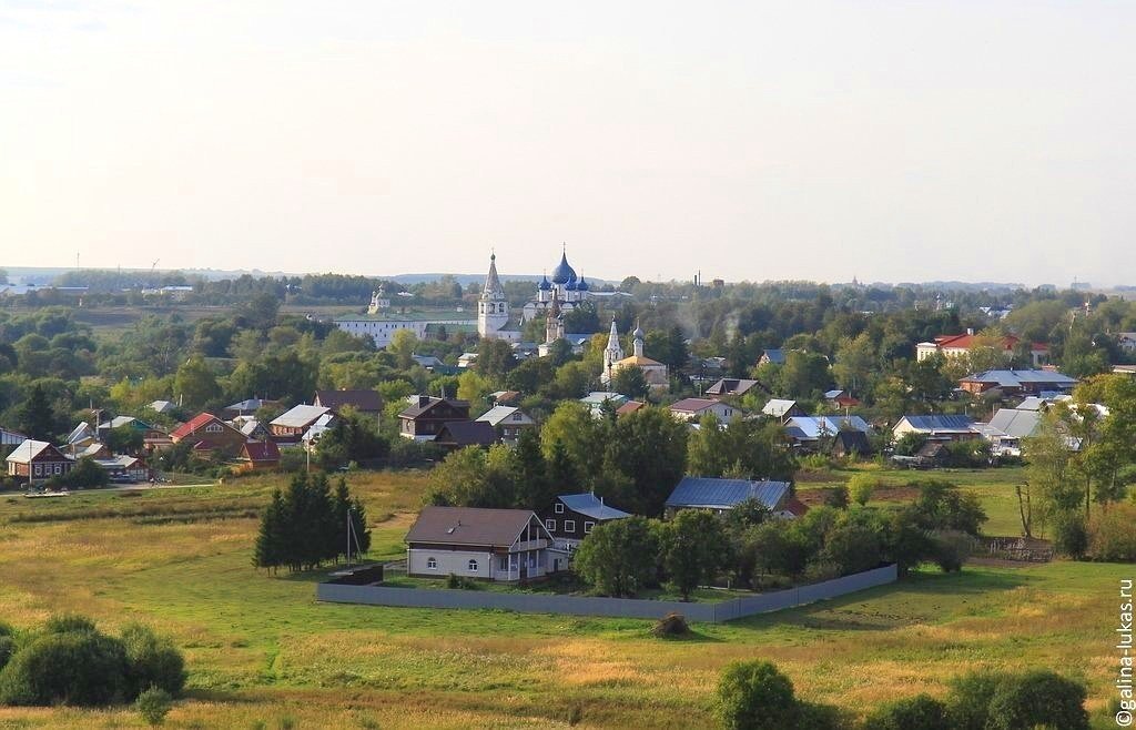 Виды на Суздаль с Преподобенской колокольни Ризоположенского монастыря 